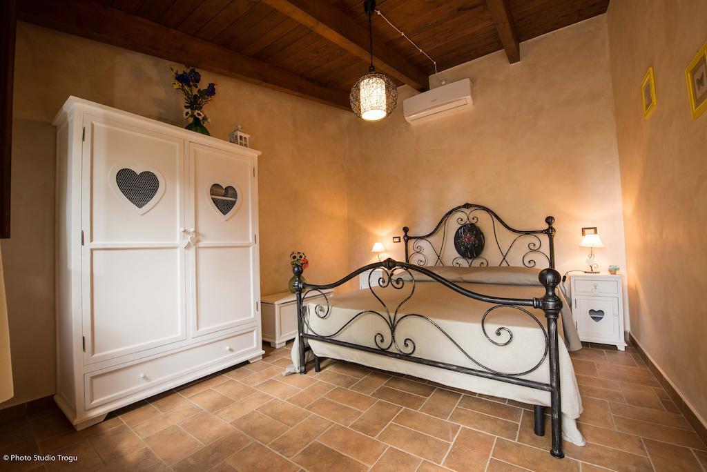 Il Giardino Dei Flintstones B&B Cerveteri Habitación foto